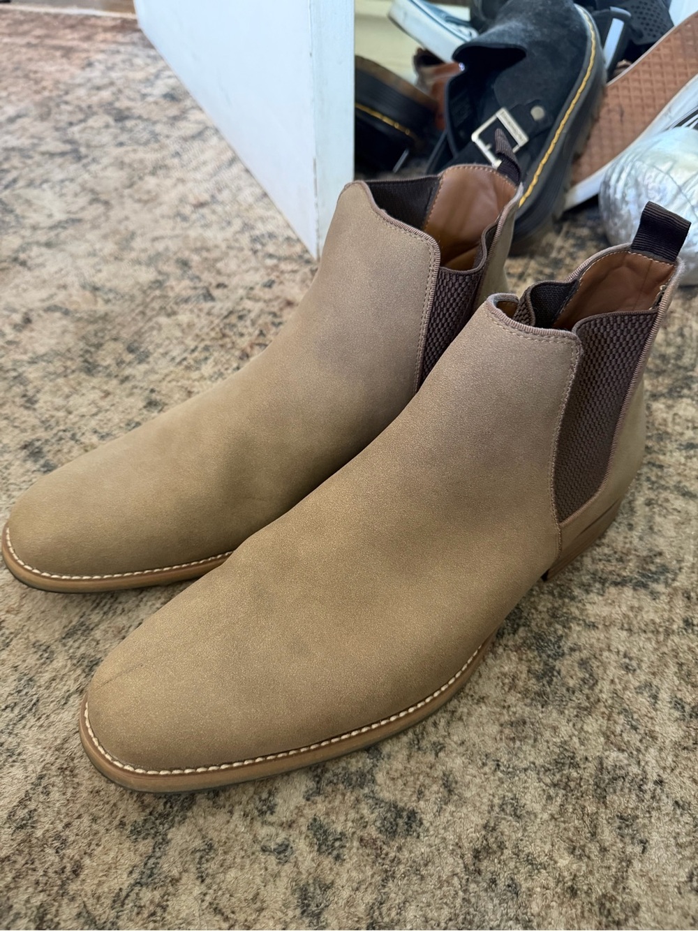 Goodfellow & Co Light Brown Suede Chelsea Chukka Boots